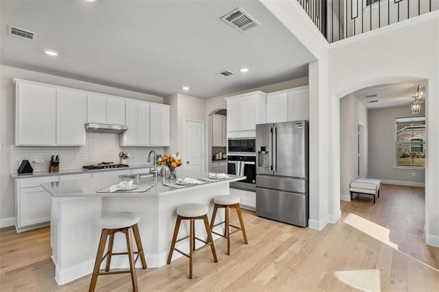 Building Photo - 1220 W Yarrow Ave