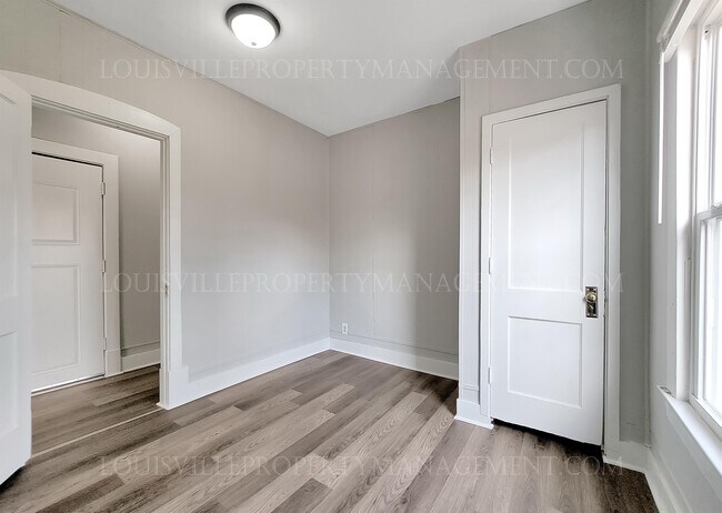 Building Photo - 131 S 38th St