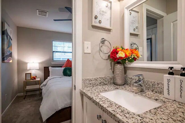 Foto del edificio - 9130 Vogue Ln