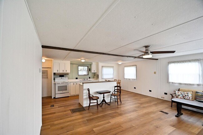 Foto del edificio - 1165 Lone Oak Rd