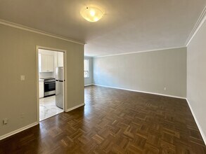 Building Photo - 1295 Bayview Av