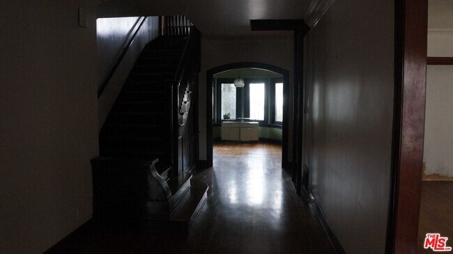 Foto del edificio - 705 S Serrano Ave