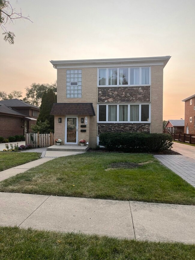 Building Photo - 278 N Oaklawn Ave