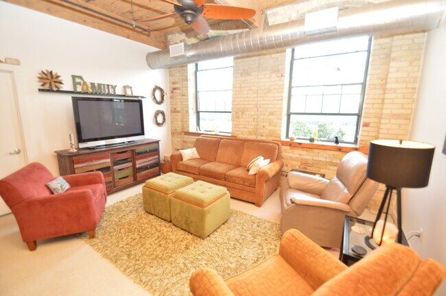 Foto del edificio - 940 Monroe Ave NW
