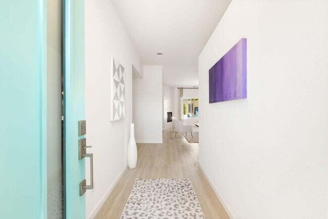 Building Photo - 836 Mira Grande