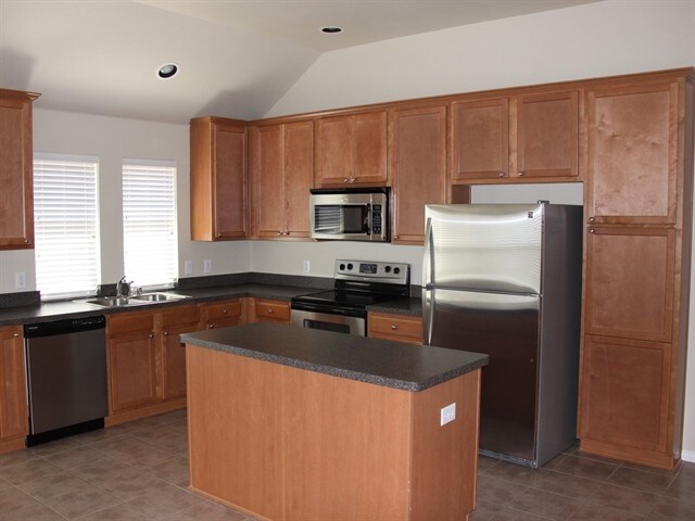 Building Photo - 1215 Rosa Lane