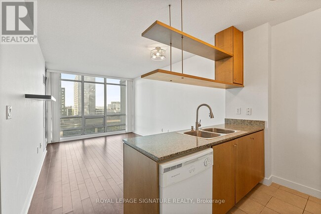 Building Photo - 3 Navy Wharf Ct