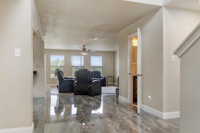 Foto del edificio - 5071 Marsh Ln