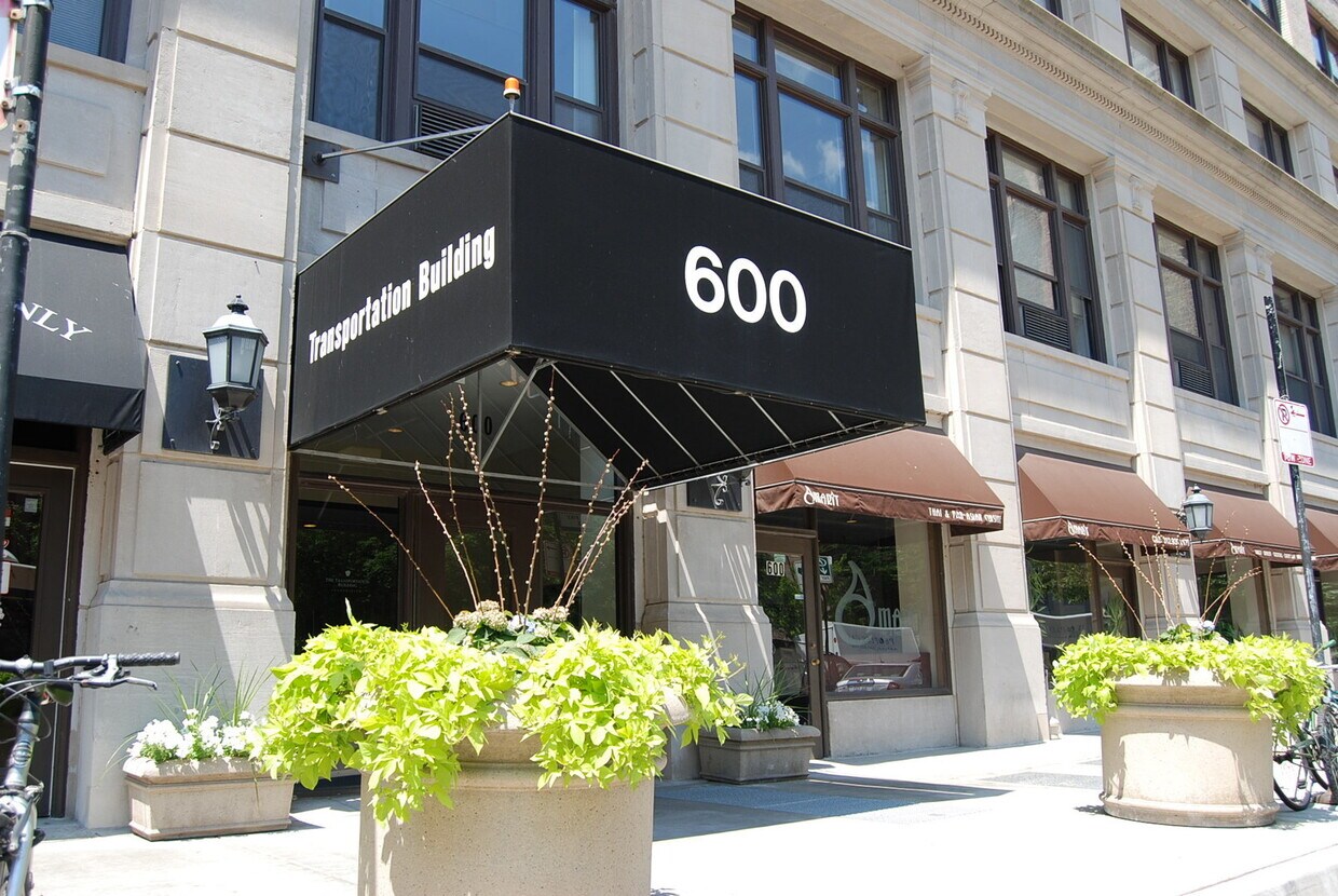Primary Photo - 600 S Dearborn St