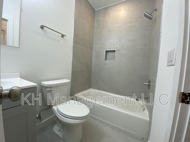 Photo - 4936 W Thompson St Apartment