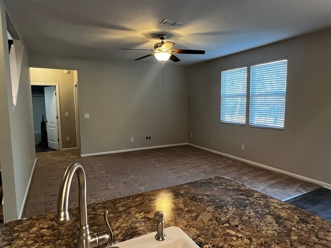 Foto del edificio - 5BR/3BA $2400 Monthly Rent AND One Month Free Rent!