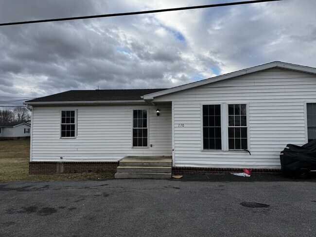 Foto del edificio - 110 Paynes Ford Rd