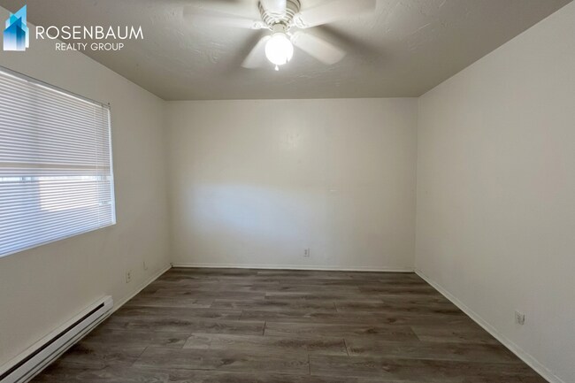 Foto del edificio - Cozy Upstairs 2-Bedroom Apartment with Shared Fenced Yard