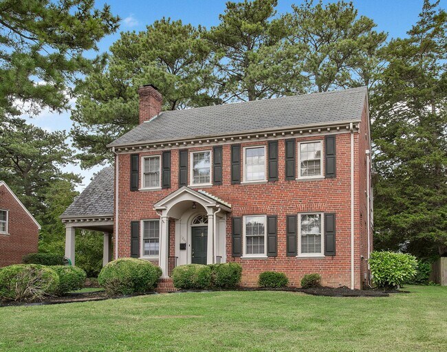 Building Photo - BEAUTIFUL COLONIAL HOME ON LIBBIE AVENUE B...