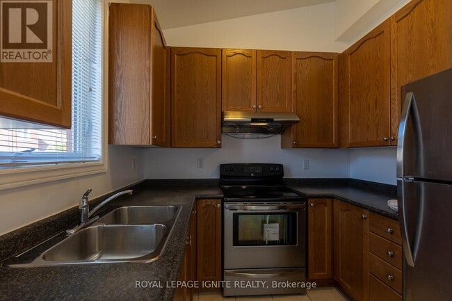 Building Photo - 5402 Bellaggio Crescent