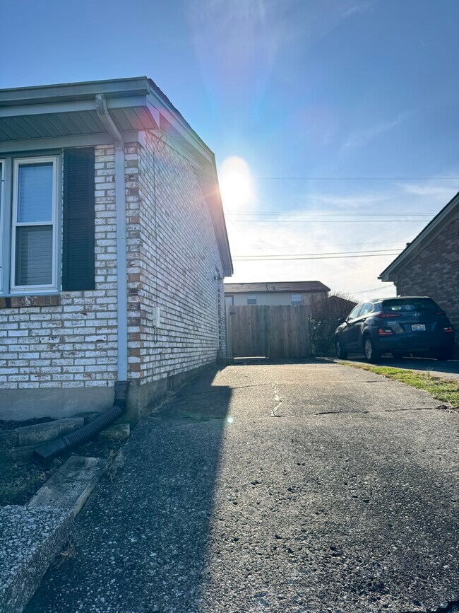 Foto del edificio - 308 E Tiverton Way