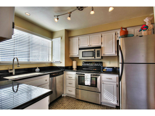 Kitchen - 342 Quail Run Ct