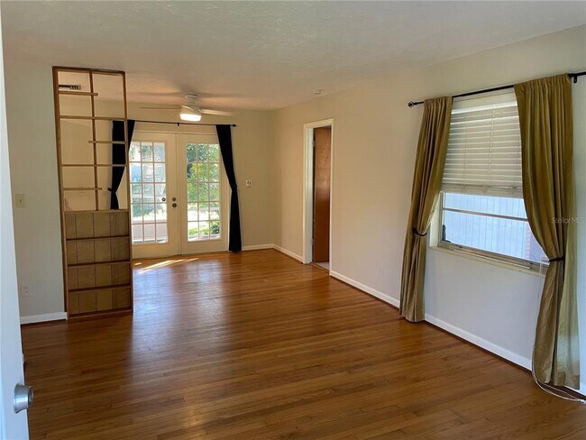 Building Photo - 637 Roberta Ave