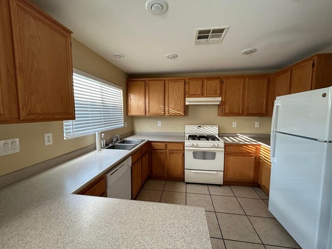 Building Photo - 4 bedroom in Southern Highlands