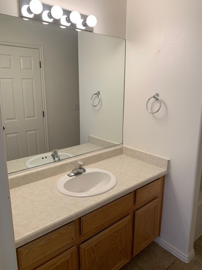 Foto del edificio - Riviera Palms Condo