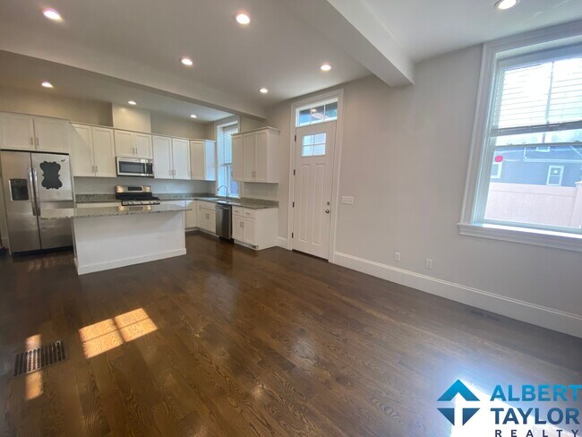 Foto del edificio - 2044 Beacon St