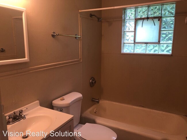 Building Photo - 3 br, 1 bath House - 375 Adrian