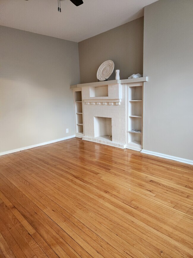 Sala de estar - 2204 E 84th St