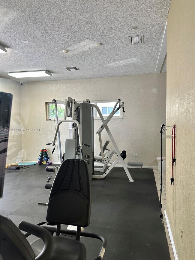 Foto del edificio - 186 NW 186th St