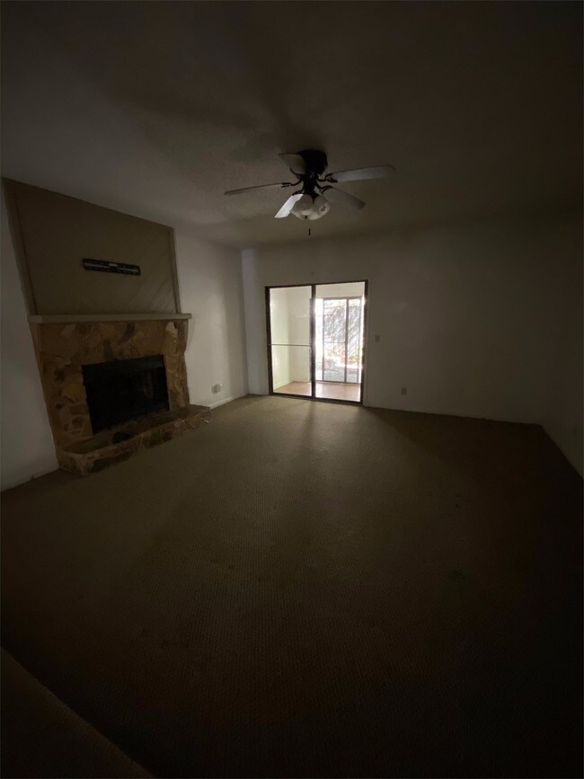 Foto del edificio - 4873 Roosevelt Blvd