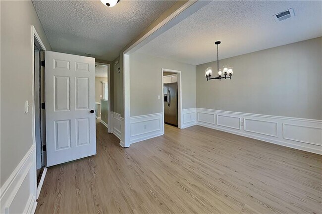 Foto del edificio - 3705 Patterstone Dr