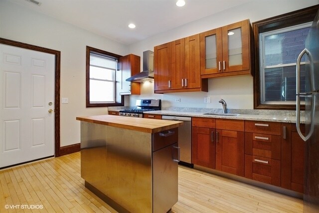 Foto del edificio - 2327 N Southport Ave