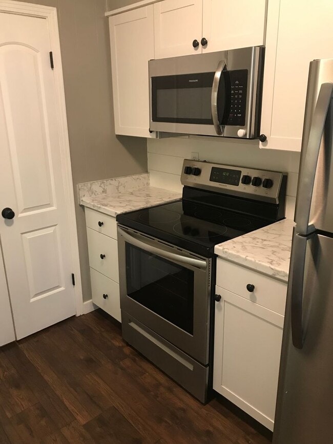 Building Photo - Completely Remodeled Home on a Dead End Road