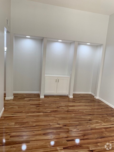 Building Photo - 320 N Civic Dr