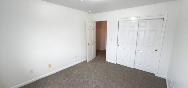 Building Photo - Sunny Lane 805