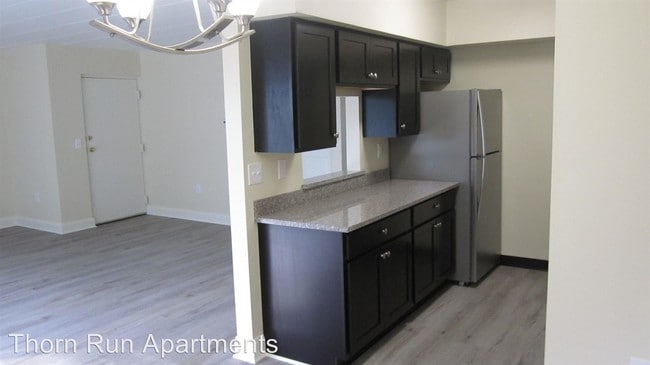 Building Photo - 300 Lee Dr