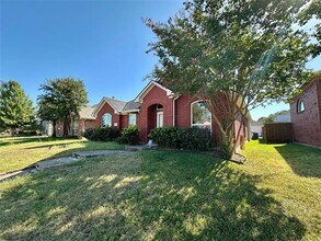 Building Photo - 7122 Deerfield Dr