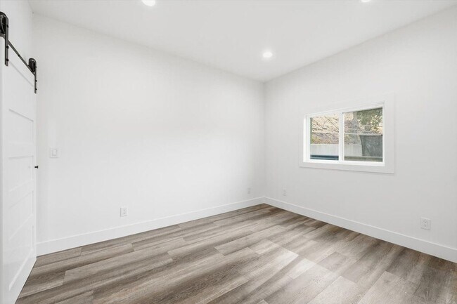 Foto del edificio - 156 S Pecan St