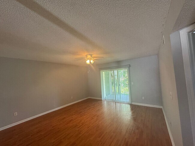 Foto del edificio - ~~HORTON PLACE ~~ FIRST FLOOR CONDO ~~