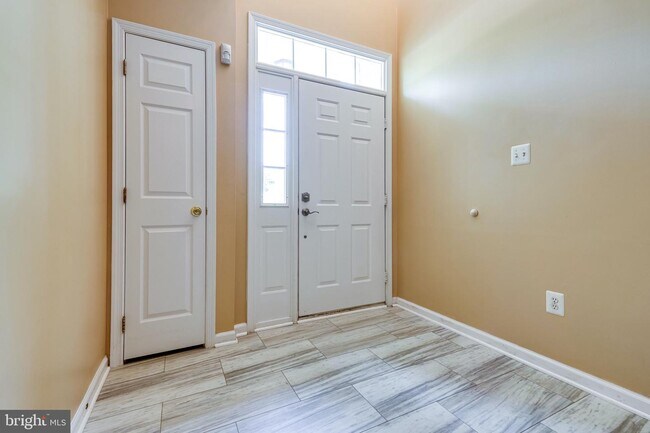 Foto del edificio - 7707 Sullivan Cir