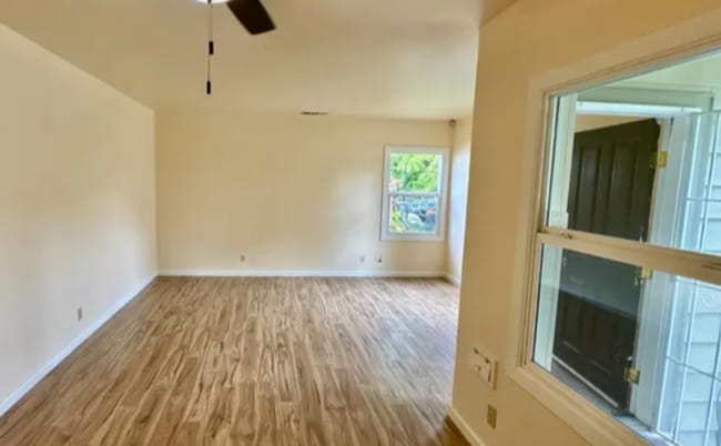 Building Photo - Cute As A Bug 2/1 Tahoe Park Gem!  Please read entire ad for viewings.