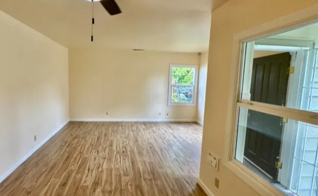 Foto del edificio - Cute As A Bug 2/1 Tahoe Park Gem!  Please read entire ad for viewings.