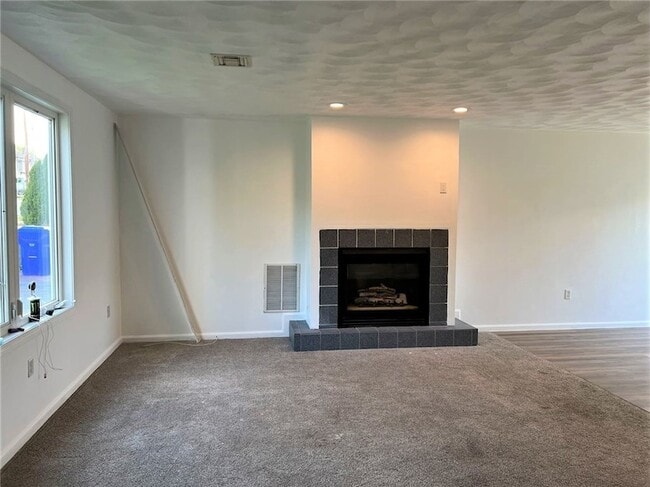 Building Photo - 76 Verdi St