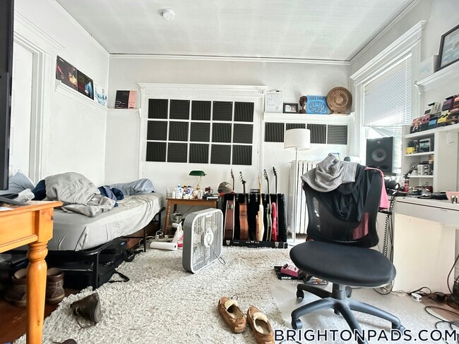 Building Photo - 324 Faneuil St