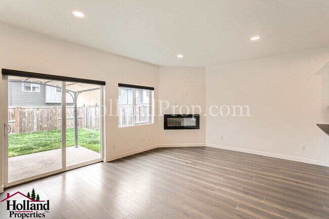 Foto del edificio - Stunning 3-Bedroom Home for Lease – Bright...