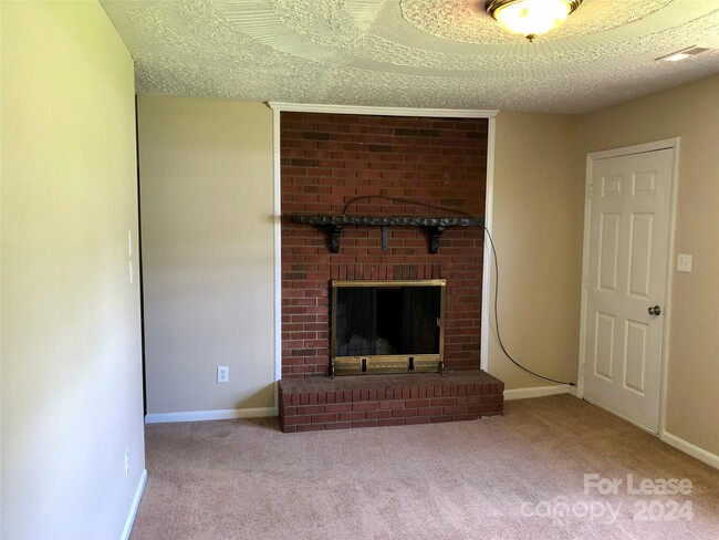 Building Photo - 810 S Laurel St