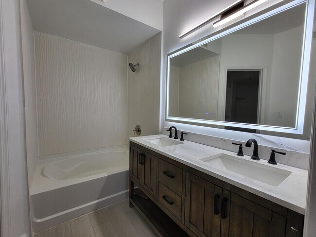 Foto del edificio - 2042 Alta Meadows Ln