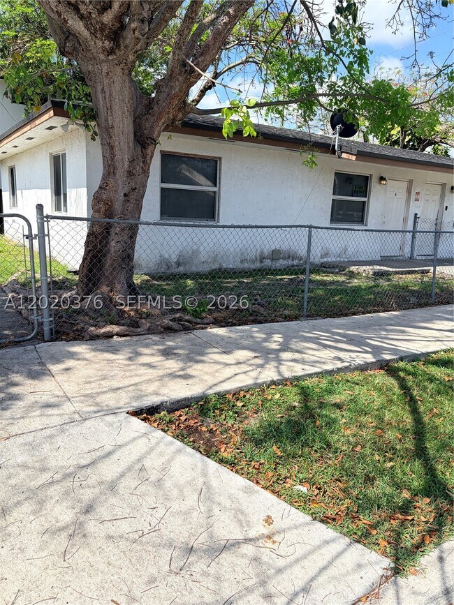 Foto del edificio - 1329 NW 6th Ave