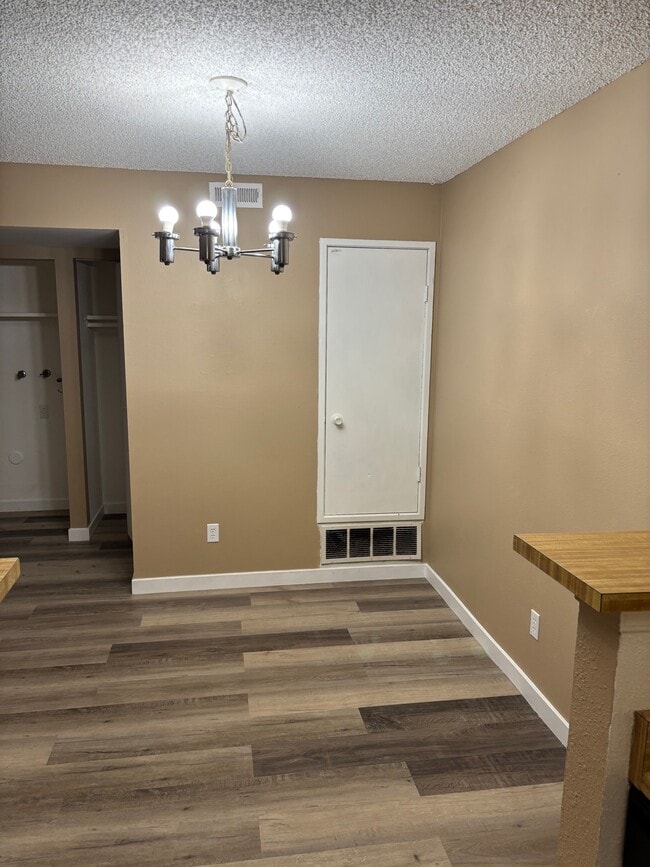Building Photo - 940 S Walden Way
