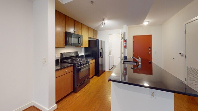 Building Photo - Thomas Circle/Mount Vernon One Bedroom W/P...