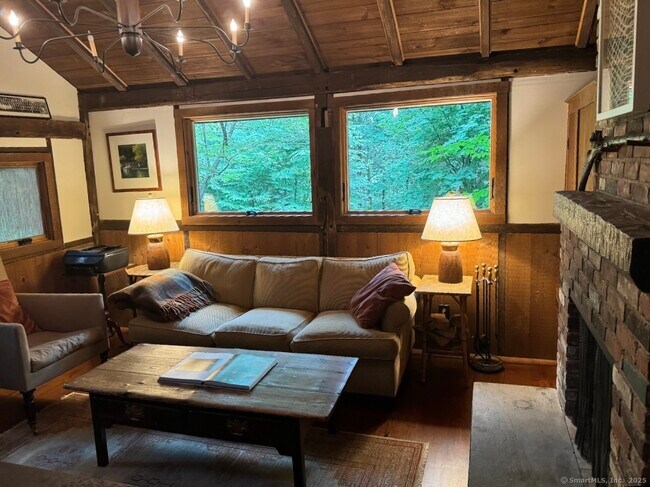 Foto del edificio - 231 Romford Rd